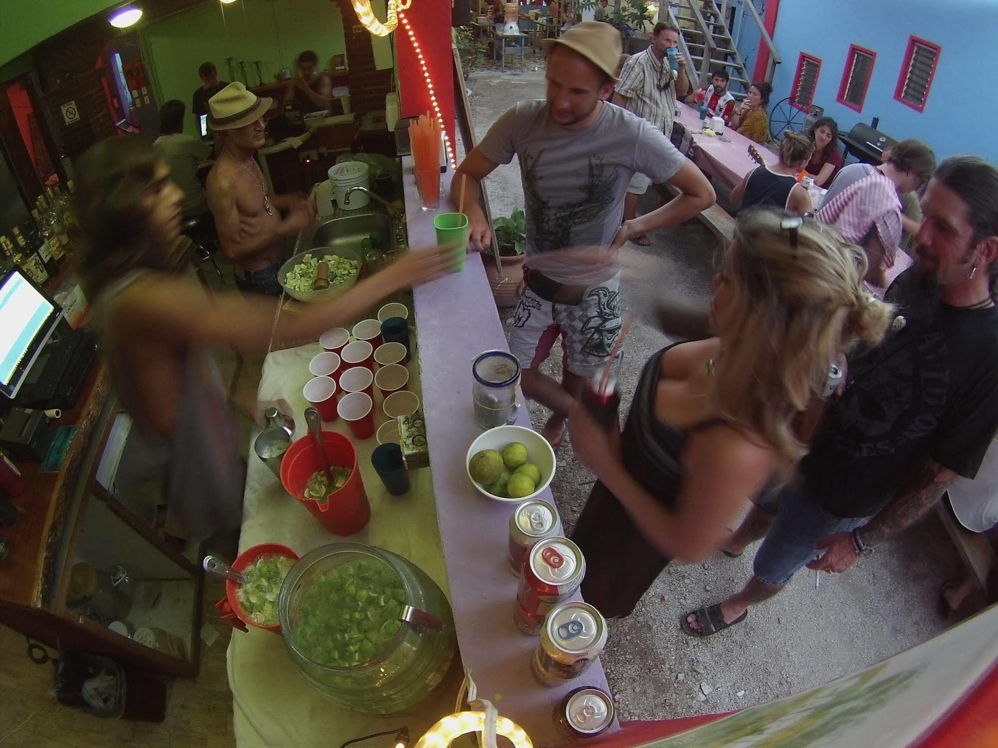 Weary Traveler Hostel Tulum Esterno foto